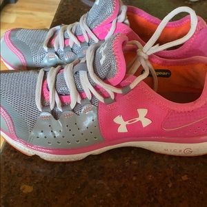 Youth Under Armor Tennis Shoes